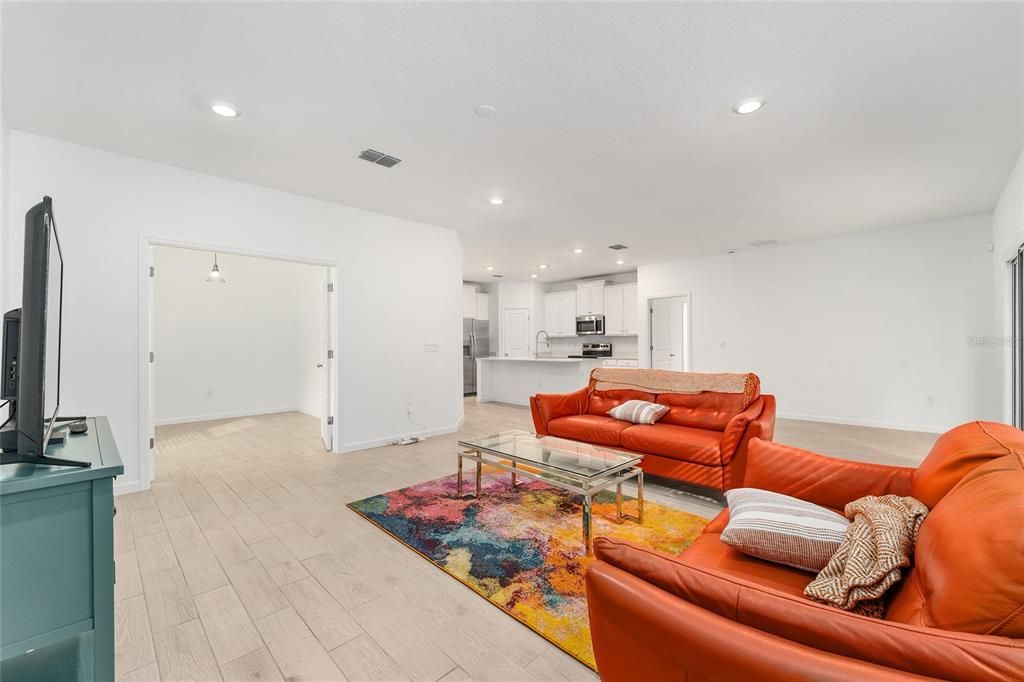 待售: $295,000 (2 贝兹, 2 浴室, 1548 平方英尺)