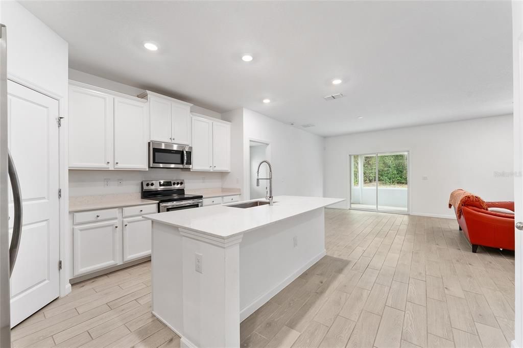 待售: $295,000 (2 贝兹, 2 浴室, 1548 平方英尺)