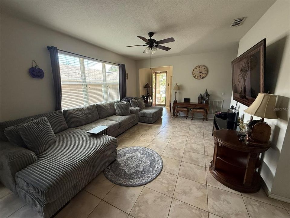 For Sale: $300,000 (2 beds, 2 baths, 1437 Square Feet)