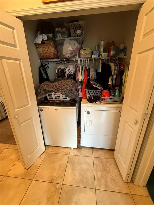 For Sale: $300,000 (2 beds, 2 baths, 1437 Square Feet)