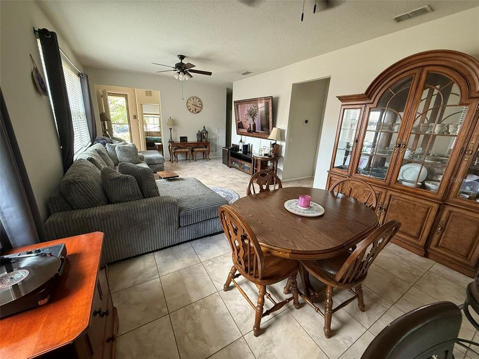 For Sale: $300,000 (2 beds, 2 baths, 1437 Square Feet)