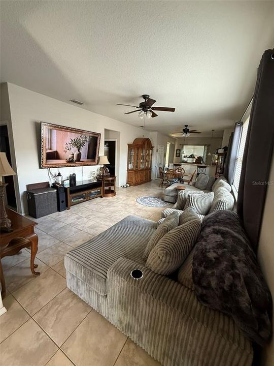 For Sale: $300,000 (2 beds, 2 baths, 1437 Square Feet)