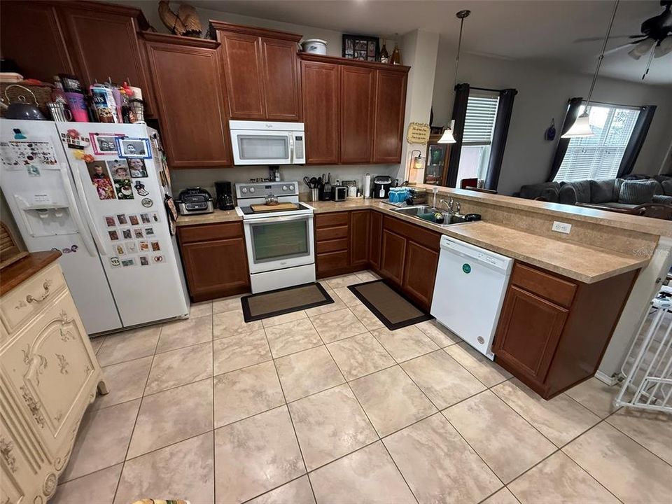 For Sale: $300,000 (2 beds, 2 baths, 1437 Square Feet)