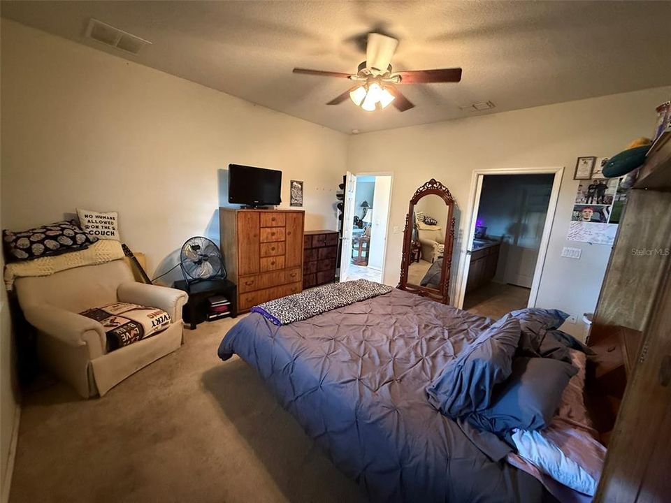 For Sale: $300,000 (2 beds, 2 baths, 1437 Square Feet)