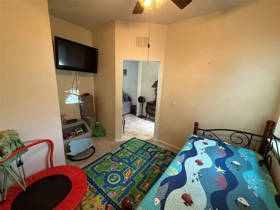 For Sale: $300,000 (2 beds, 2 baths, 1437 Square Feet)