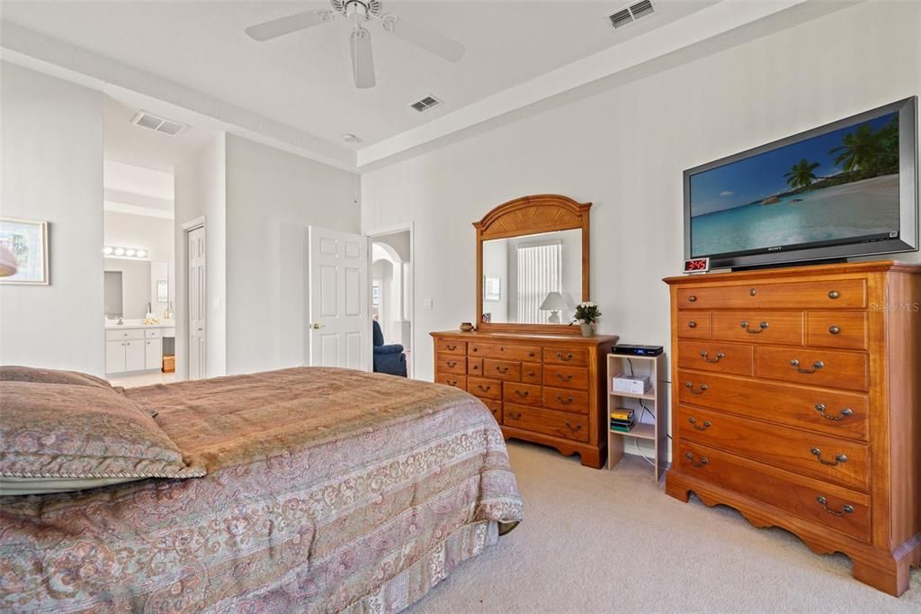 For Sale: $275,000 (2 beds, 2 baths, 1565 Square Feet)