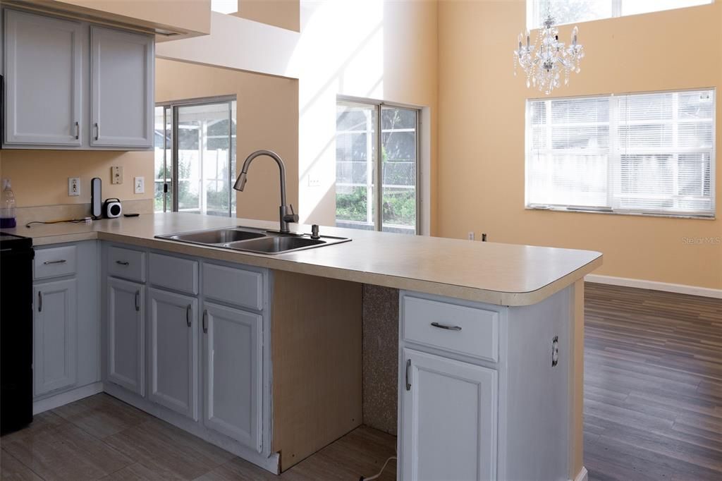 出租: $2,200 (4 贝兹, 2 浴室, 2150 平方英尺)