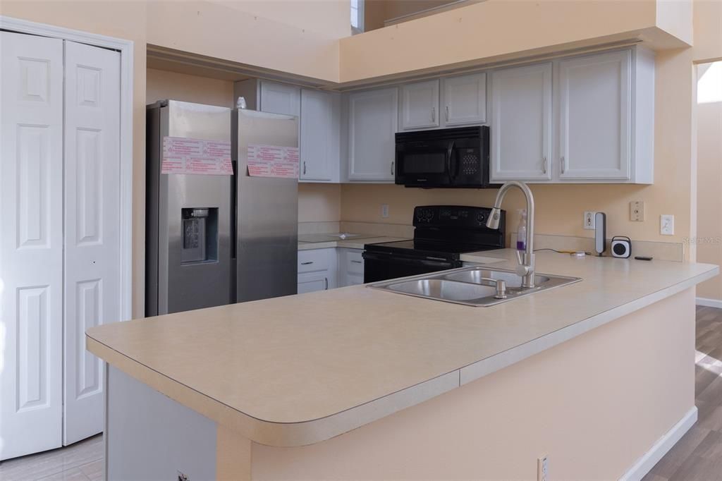 出租: $2,200 (4 贝兹, 2 浴室, 2150 平方英尺)