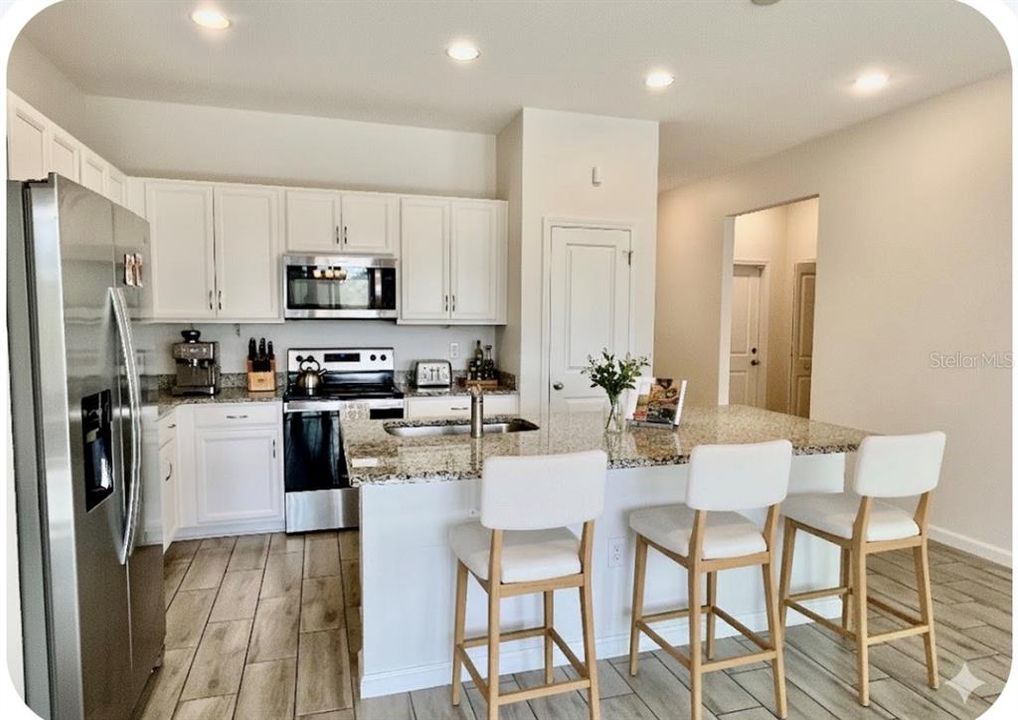 出租: $2,250 (4 贝兹, 2 浴室, 1600 平方英尺)