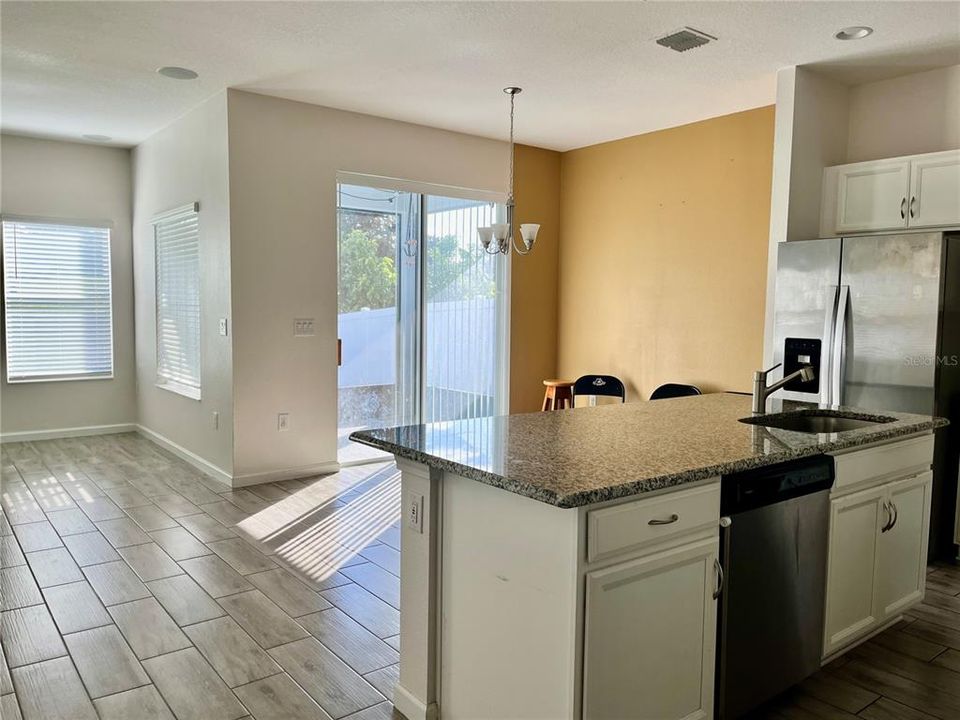 出租: $2,250 (4 贝兹, 2 浴室, 1600 平方英尺)