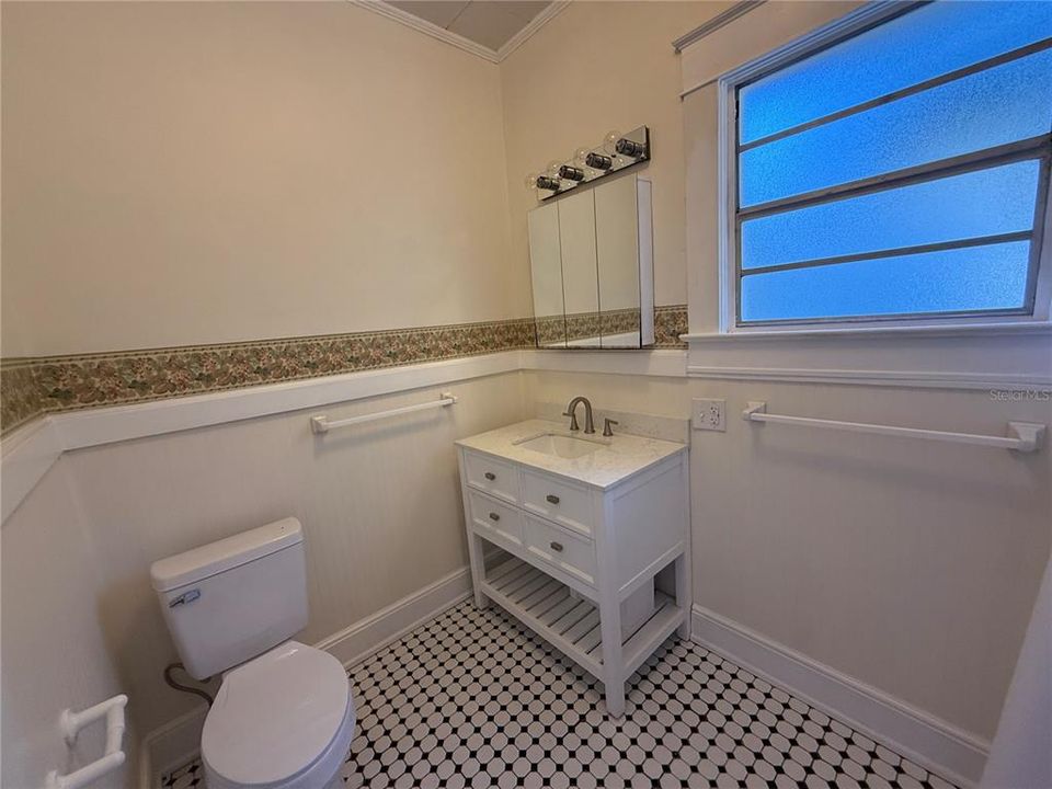 待售: $360,000 (2 贝兹, 1 浴室, 1060 平方英尺)