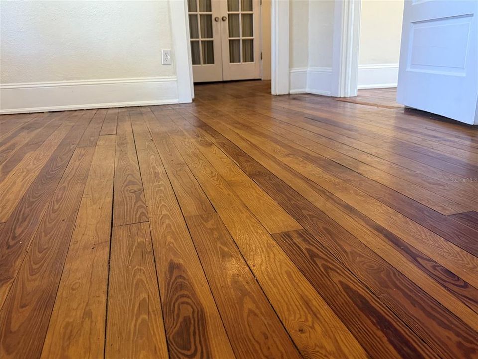 待售: $360,000 (2 贝兹, 1 浴室, 1060 平方英尺)