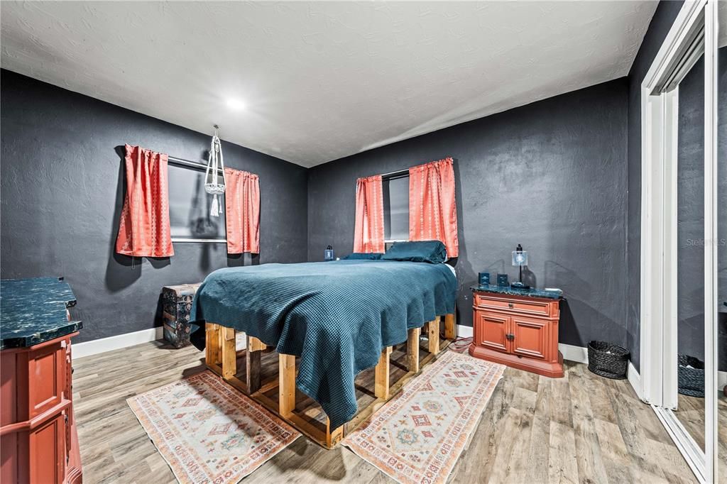 For Sale: $349,000 (3 beds, 1 baths, 1018 Square Feet)