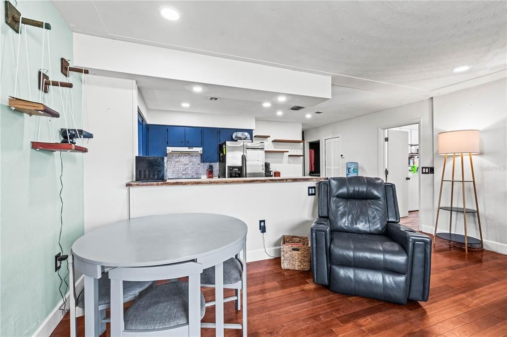 For Sale: $349,000 (3 beds, 1 baths, 1018 Square Feet)