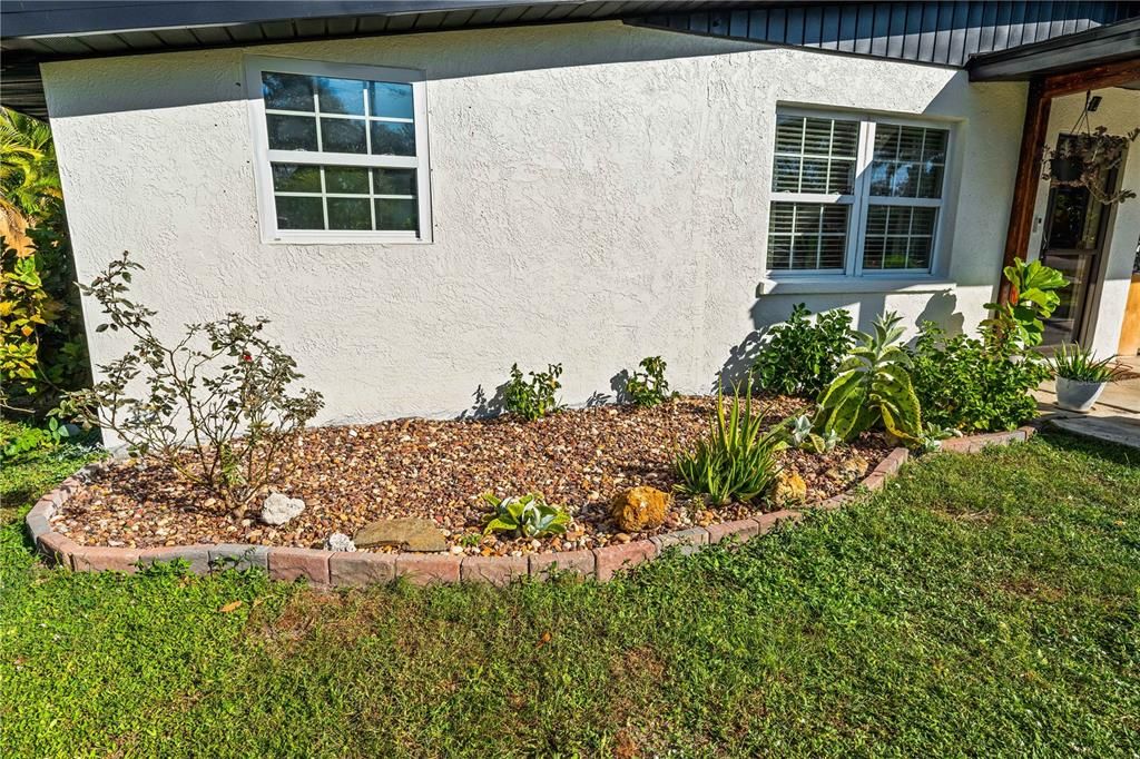 For Sale: $349,000 (3 beds, 1 baths, 1018 Square Feet)