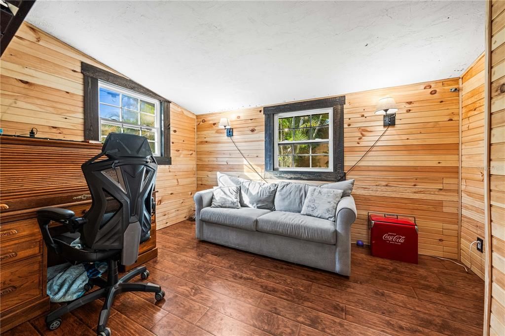 For Sale: $349,000 (3 beds, 1 baths, 1018 Square Feet)