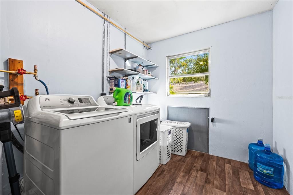 For Sale: $349,000 (3 beds, 1 baths, 1018 Square Feet)