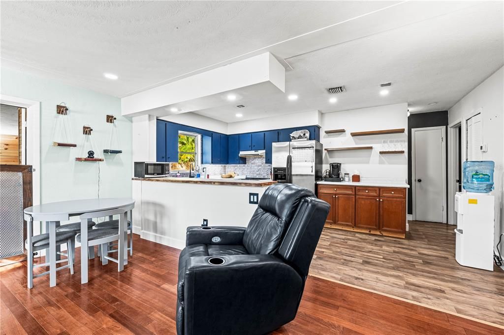 For Sale: $349,000 (3 beds, 1 baths, 1018 Square Feet)