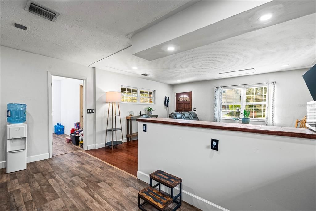 For Sale: $349,000 (3 beds, 1 baths, 1018 Square Feet)