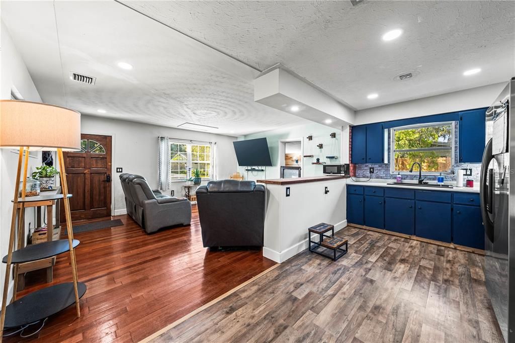 For Sale: $349,000 (3 beds, 1 baths, 1018 Square Feet)