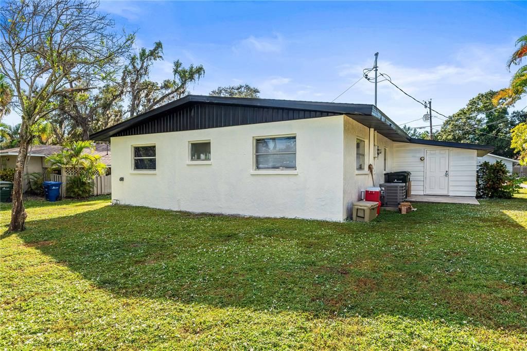 For Sale: $349,000 (3 beds, 1 baths, 1018 Square Feet)