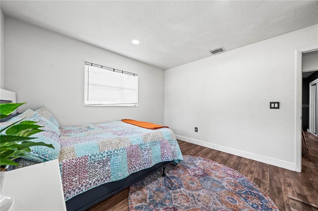 For Sale: $349,000 (3 beds, 1 baths, 1018 Square Feet)