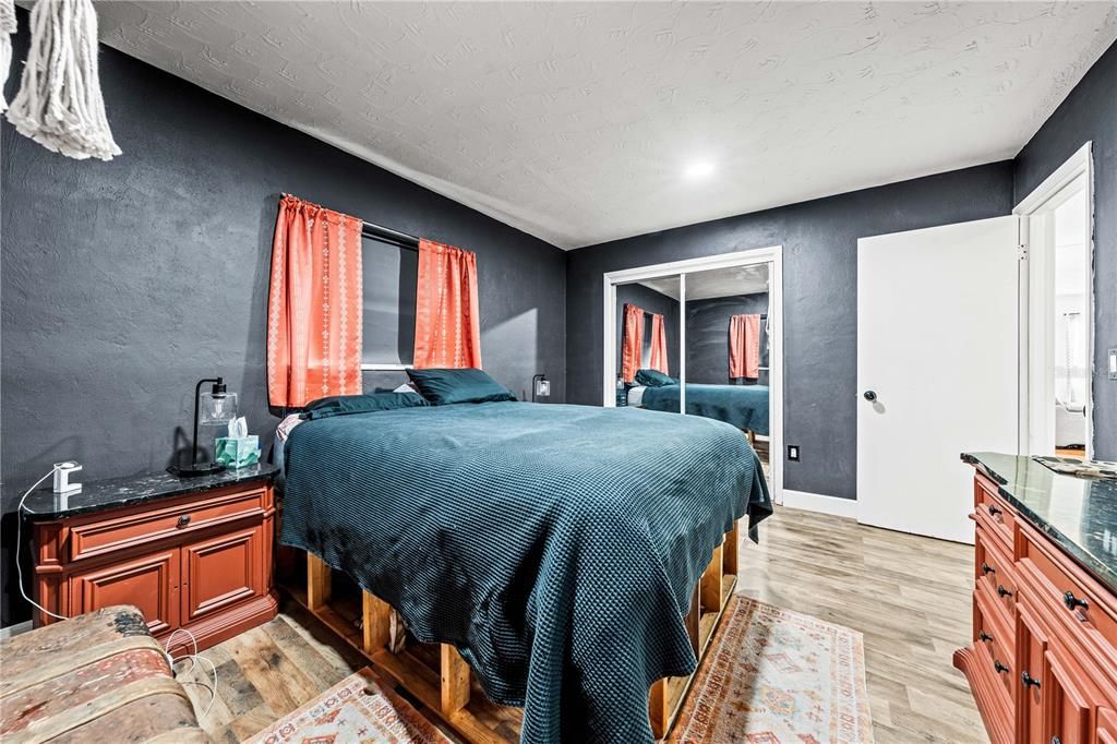 For Sale: $349,000 (3 beds, 1 baths, 1018 Square Feet)