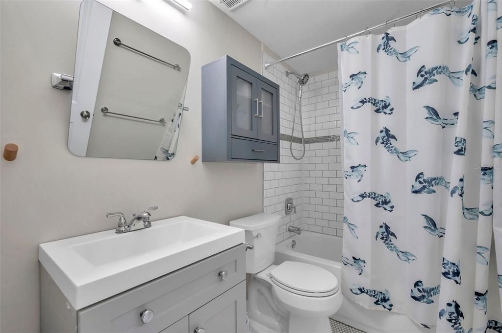 Active With Contract: $1,600 (2 beds, 1 baths, 400 Square Feet)