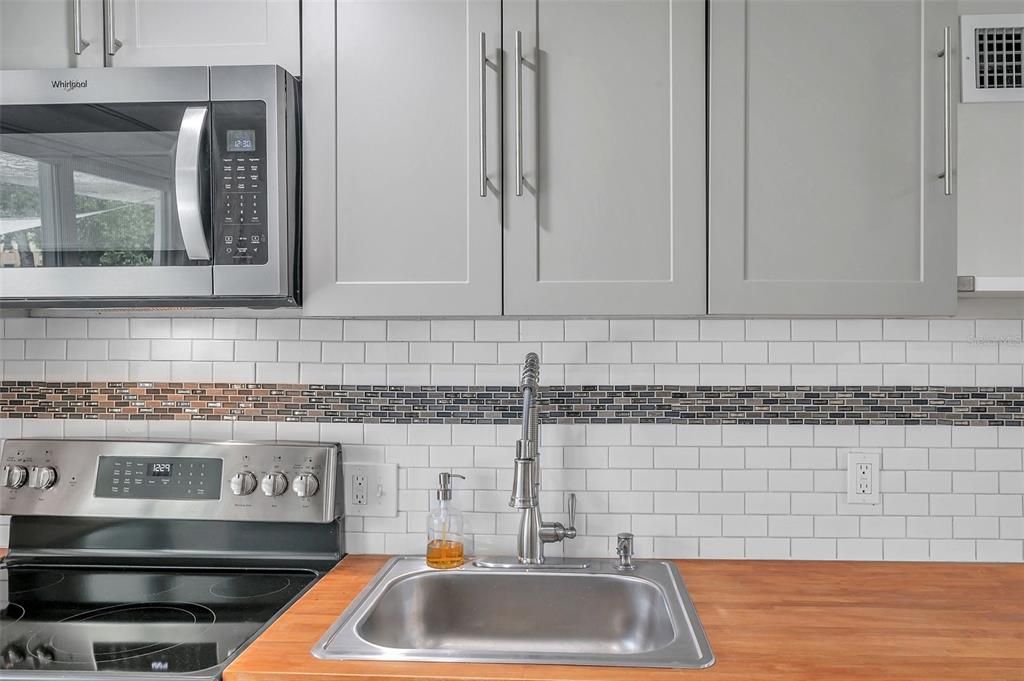 Active With Contract: $1,600 (2 beds, 1 baths, 400 Square Feet)