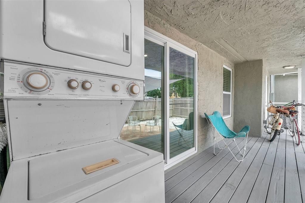 Active With Contract: $1,600 (2 beds, 1 baths, 400 Square Feet)