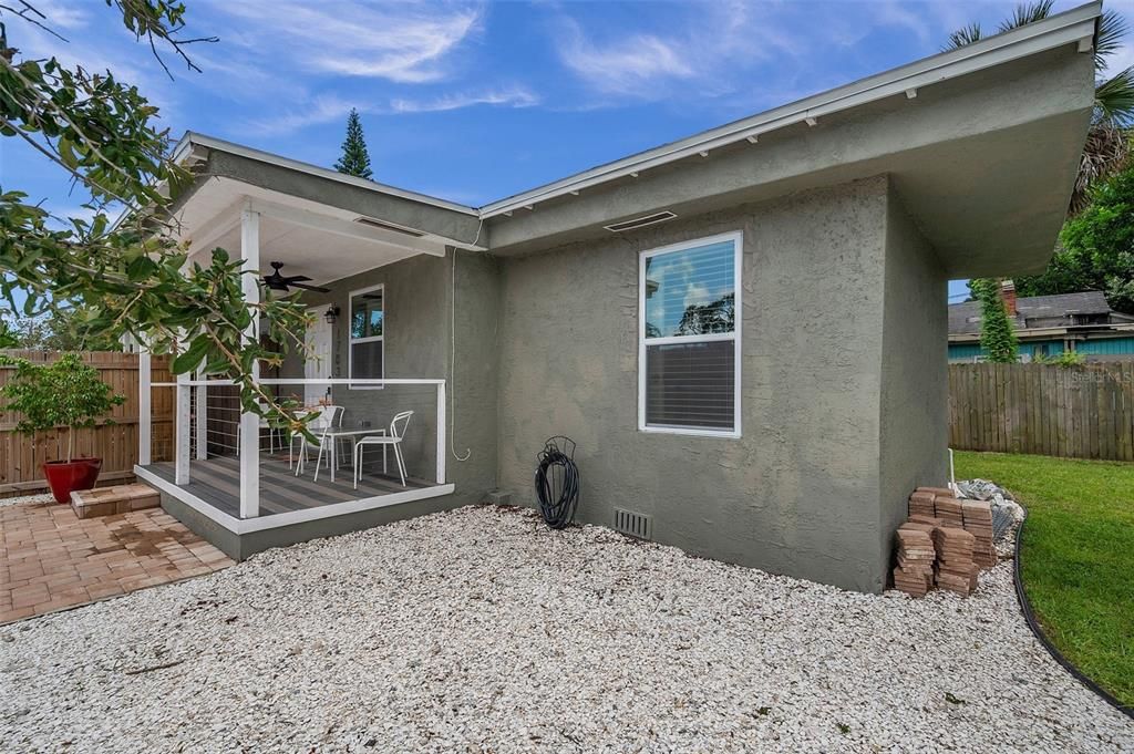 Active With Contract: $1,600 (2 beds, 1 baths, 400 Square Feet)