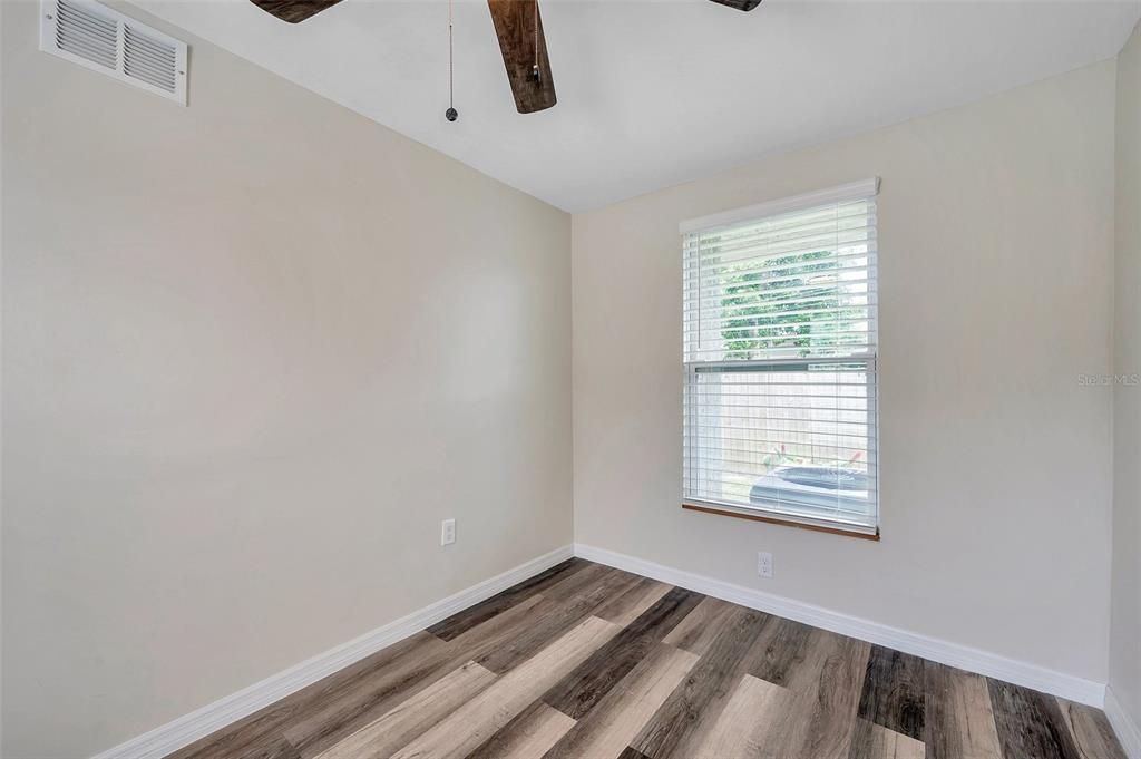 Active With Contract: $1,600 (2 beds, 1 baths, 400 Square Feet)