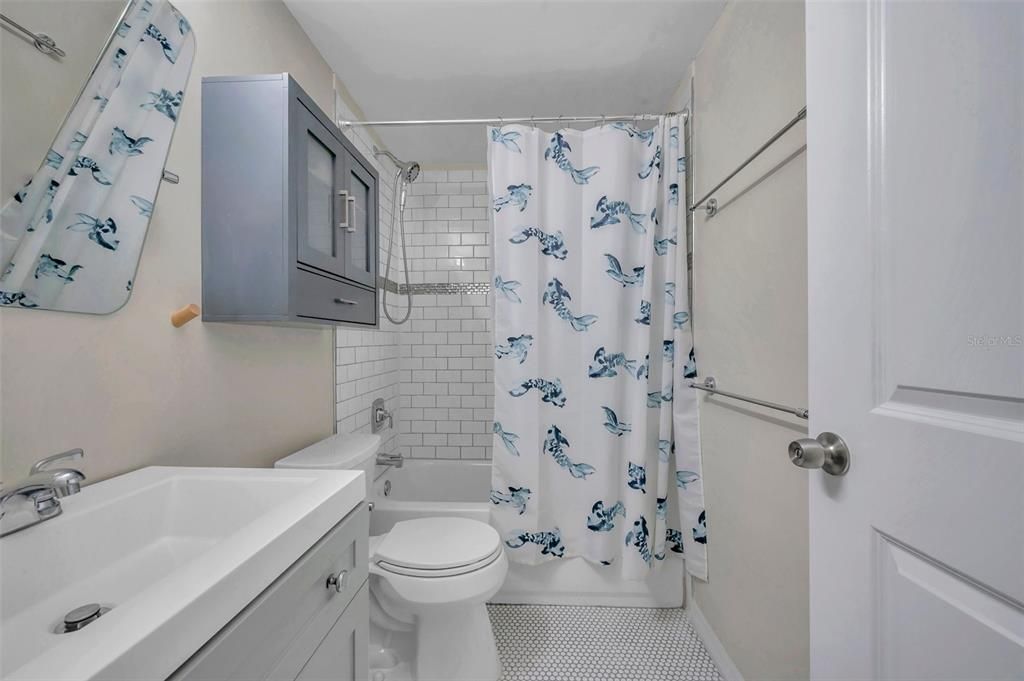 Active With Contract: $1,600 (2 beds, 1 baths, 400 Square Feet)