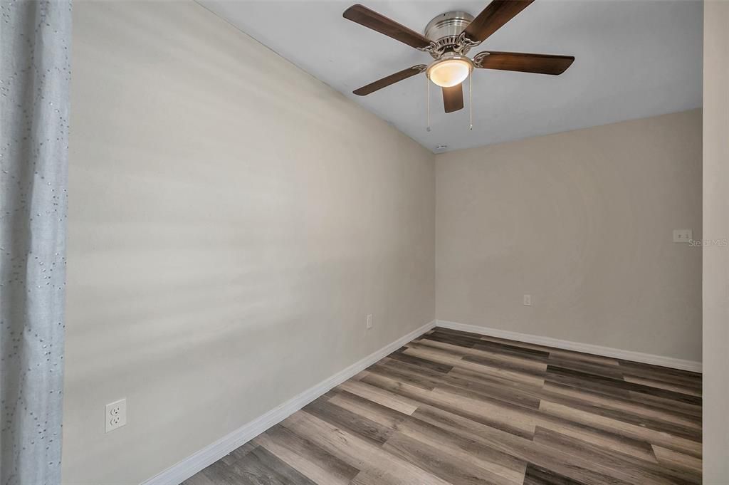 Active With Contract: $1,600 (2 beds, 1 baths, 400 Square Feet)