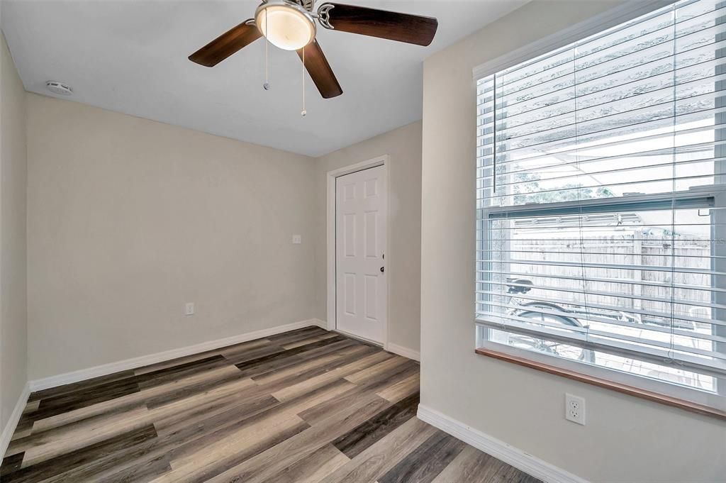 Active With Contract: $1,600 (2 beds, 1 baths, 400 Square Feet)