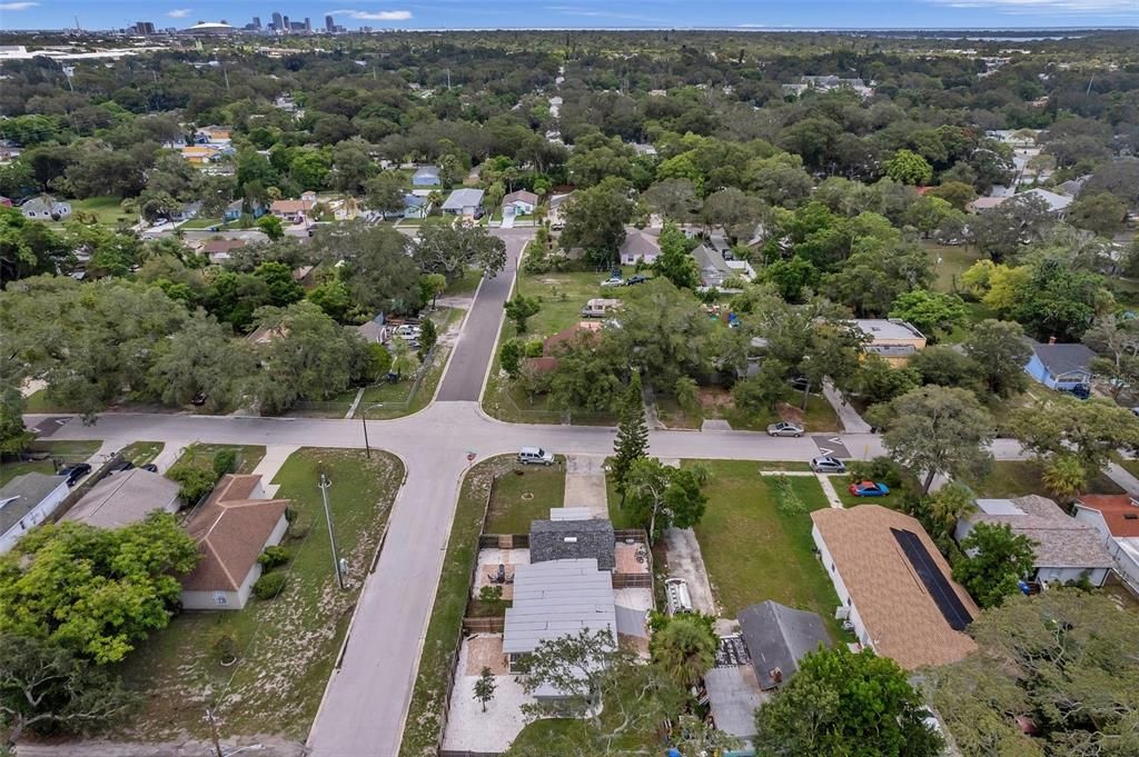 Active With Contract: $1,600 (2 beds, 1 baths, 400 Square Feet)