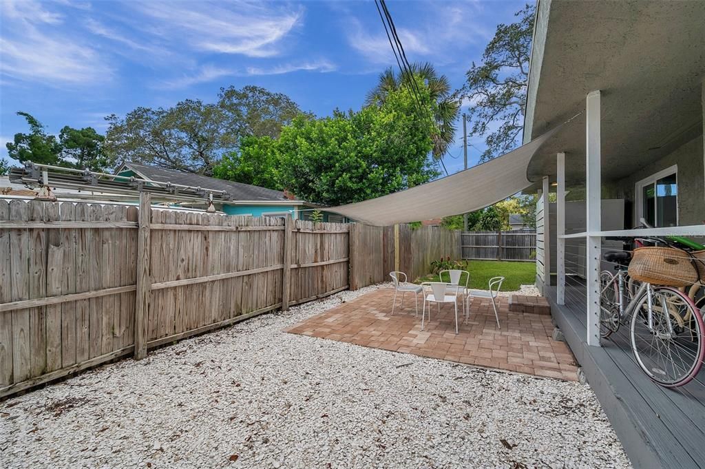 Active With Contract: $1,600 (2 beds, 1 baths, 400 Square Feet)