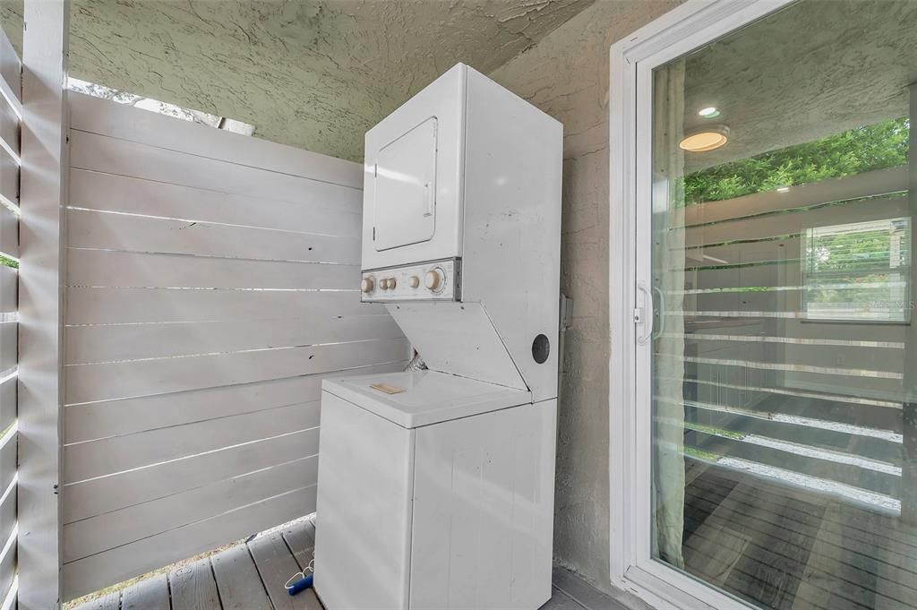 Active With Contract: $1,600 (2 beds, 1 baths, 400 Square Feet)