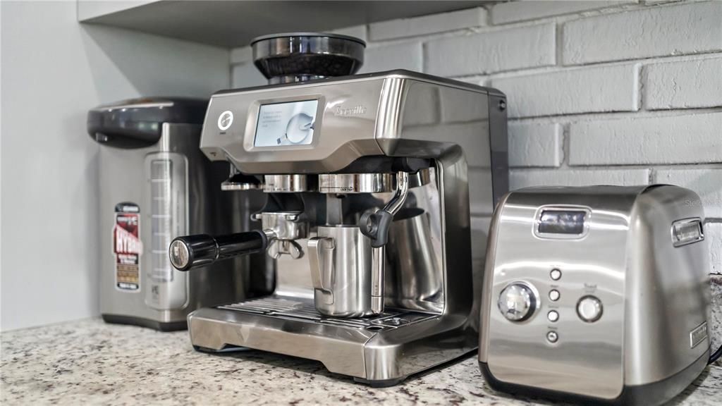 Activo con contrato: $650,000 (3 camas, 2 baños, 1683 Pies cuadrados)