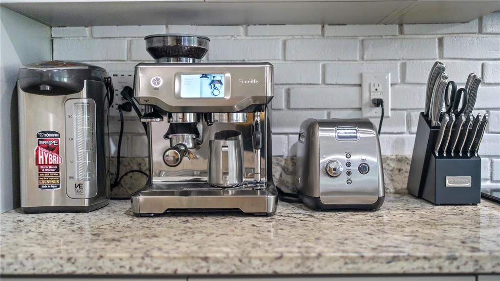 Activo con contrato: $650,000 (3 camas, 2 baños, 1683 Pies cuadrados)