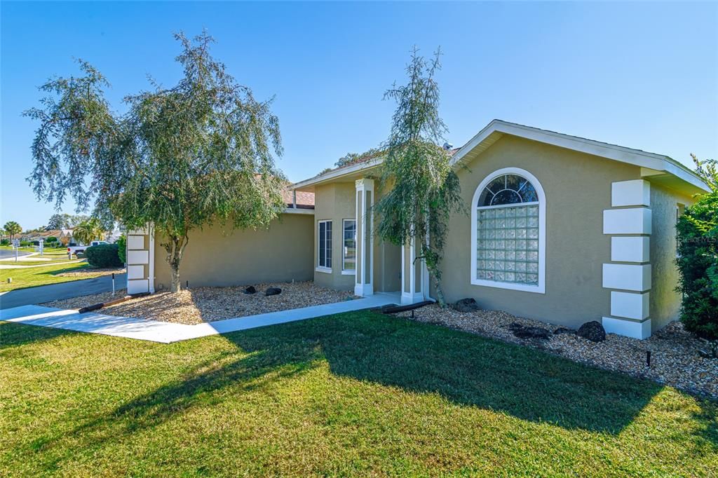 For Sale: $329,900 (2 beds, 2 baths, 1716 Square Feet)