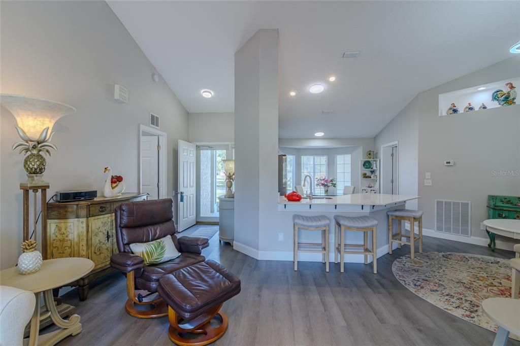 For Sale: $329,900 (2 beds, 2 baths, 1716 Square Feet)