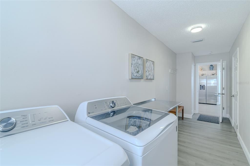 For Sale: $329,900 (2 beds, 2 baths, 1716 Square Feet)