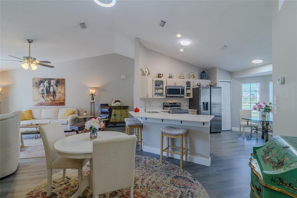 For Sale: $329,900 (2 beds, 2 baths, 1716 Square Feet)