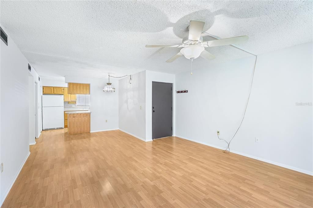 Active With Contract: $110,000 (2 beds, 1 baths, 912 Square Feet)