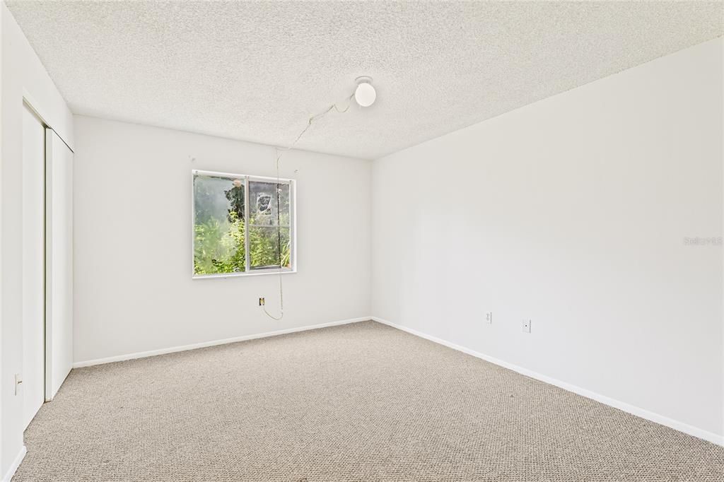 Active With Contract: $110,000 (2 beds, 1 baths, 912 Square Feet)