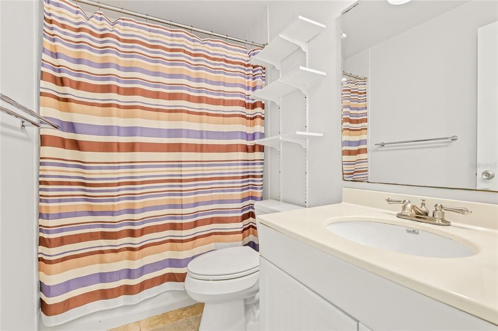 Active With Contract: $110,000 (2 beds, 1 baths, 912 Square Feet)