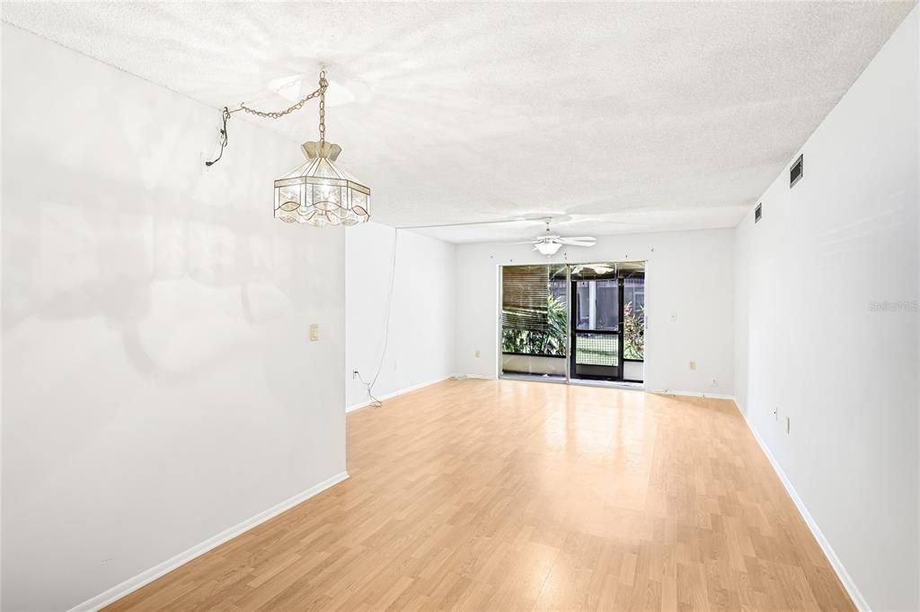 Active With Contract: $110,000 (2 beds, 1 baths, 912 Square Feet)