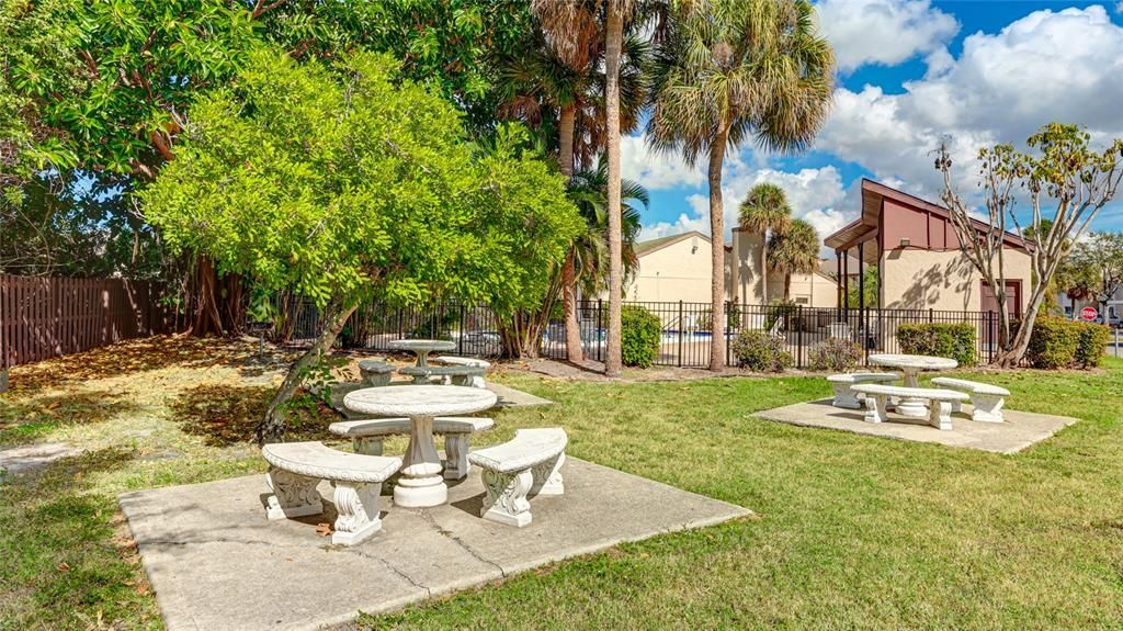 Active With Contract: $110,000 (2 beds, 1 baths, 912 Square Feet)