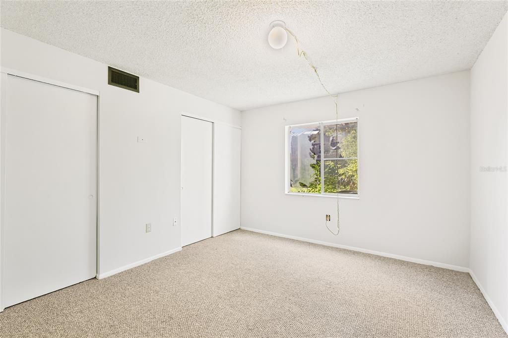 Active With Contract: $110,000 (2 beds, 1 baths, 912 Square Feet)